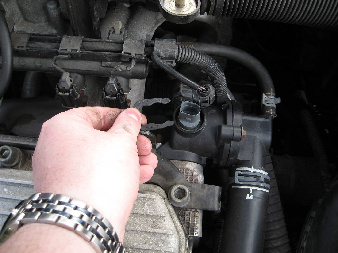 1.4mpi changing thermostat and flushing coolant system Skoda Fabia